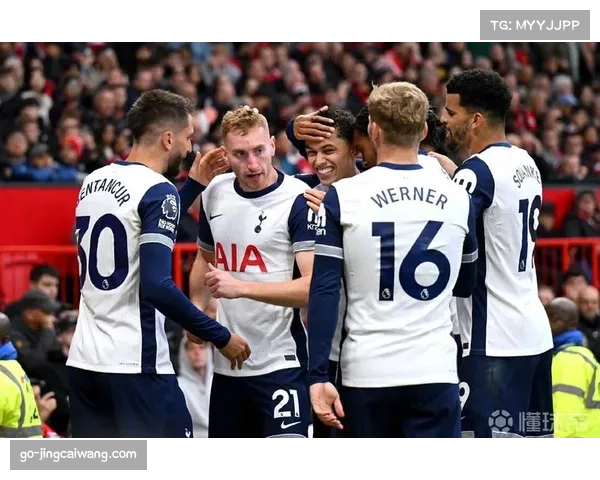 曼联对阵热刺比赛热图分析:双方中场争夺激烈,攻防转换区域集中