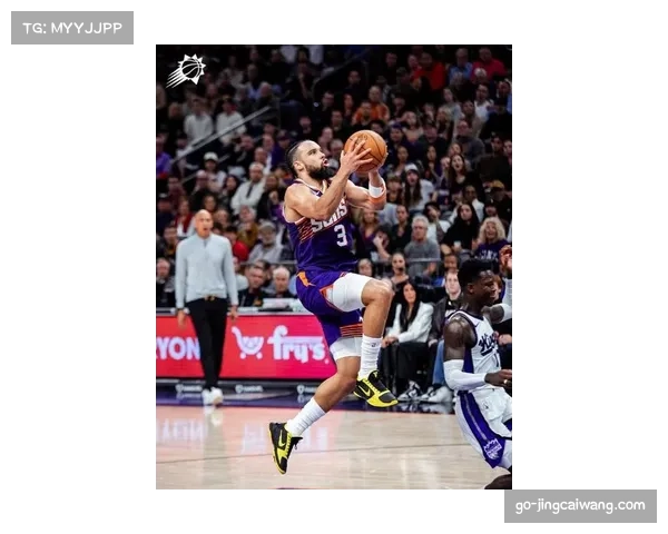 布克第三节单节狂轰25分，创个人本赛季单节得分纪录